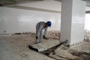EDF. Matisse: Impermeabilização antiga sendo removida